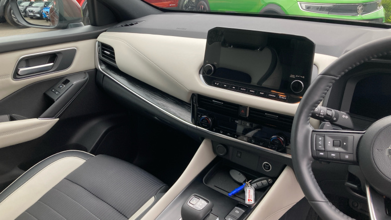 Nissan Qashqai 1.3 DiG-T MH 158 Tekna 5dr Xtronic Petrol Hatchback